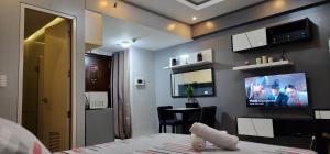 TV a/nebo společenská místnost v ubytování palm tree villas