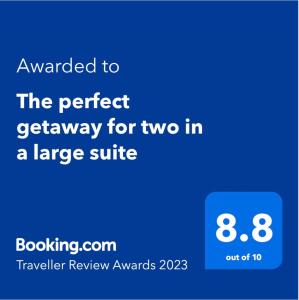 En logo, et sertifikat eller et firmaskilt på The perfect getaway for two in a large suite