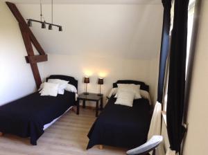 A bed or beds in a room at Le Grand Gîte