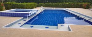 an overhead view of a swimming pool with blue tiles at Casa Quinta Flower in Melgar