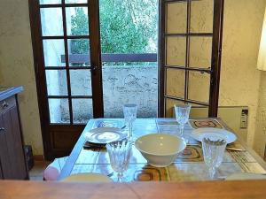 Fotografia z galérie ubytovania Maison Méditerranéenne 3 Pièces avec Jardin, Proche Plage – 6 Couchages, BBQ, Garage, Terrasse - FR-1-226B-134 v destinácii Le Rayol-Canadel-sur-Mer