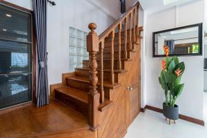 Fotografie z fotogalerie ubytování Villa Amaya, 2 Story Tropical Oasis with Green Hills View & Pool, Kamala Beach v destinaci Kamala pláž