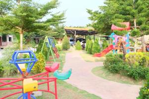 Otroško igrišče poleg nastanitve Naris phu view resort