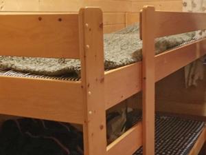 Palanda nebo palandy na pokoji v ubytování Holiday home Naustbukta