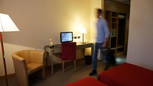 TV a/nebo společenská místnost v ubytování Garden Hotel