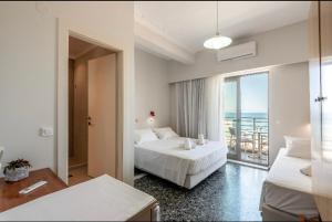 Postel nebo postele na pokoji v ubytování Frini Hotel