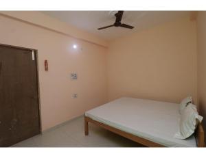 Een bed of bedden in een kamer bij Hotel Parth, Bettiah