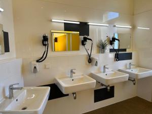 Um banheiro em Grand Hostel Berlin Classic