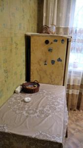 a table with a basket on top of it at Квартира посуточно недорого in Chernihiv