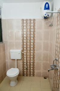 Een badkamer bij Utsav Resorts By WB Inn