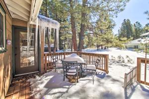 Μπαλκόνι ή βεράντα στο Pet-Friendly Cabin in Pinetop-Lakeside!