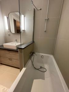 Kúpeľňa v ubytovaní Presqu île de la touques deauville N 3404
