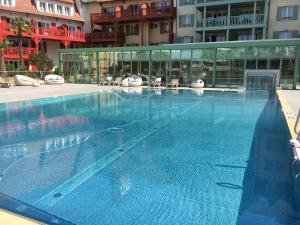 Bazén v ubytovaní Presqu île de la touques deauville N 3404 alebo v jeho blízkosti