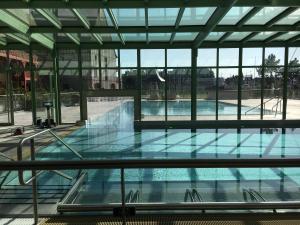 Bazén v ubytovaní Presqu île de la touques deauville N 3404 alebo v jeho blízkosti