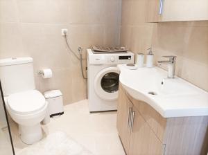 Kúpeľňa v ubytovaní Amelie Apartment + 23 fotografií