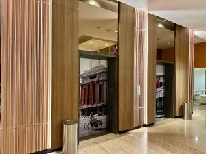 Dapur atau dapur kecil di HARRIS Hotel & Conventions Gubeng
