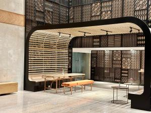 Ruang duduk di HARRIS Hotel & Conventions Gubeng