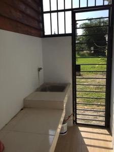an empty room with a window and a sink at Homestay dekat Darussalam & Ulee Kareng in Lamnyong