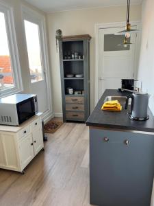a kitchen with a counter top and a microwave at De Molen in Zierikzee