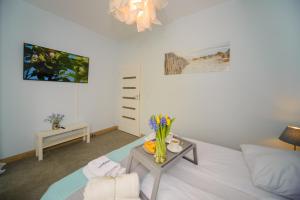 Una cama o camas en una habitación de Maya's Flats & Resorts 101 - Neptun Park