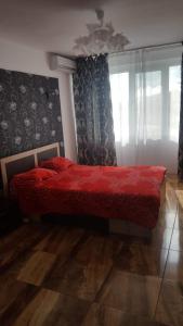 Un pat sau paturi într-o cameră la Garsoniera Faleza Dunarii