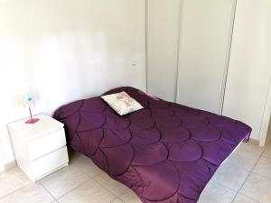 Łóżko lub łóżka w pokoju w obiekcie LA LEGERE - 500m de la Mer