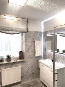 Ένα μπάνιο στο Lüttje Huus Frieda mit Strandkorb am Strand von Mai bis September