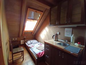 a small room with a bed in a tiny house at Ekocentrum DOTEK in Horní Maršov