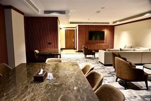 TV a/nebo společenská místnost v ubytování فندق رويال فيستا Royal Vista Hotel