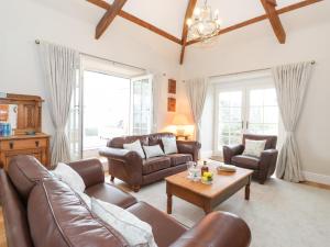 a living room with couches and a coffee table at Farnelea in Chathill