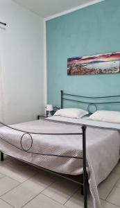 A bed or beds in a room at Terrazza del Santo 2,0 - La Terrazza nel cuore di Napoli