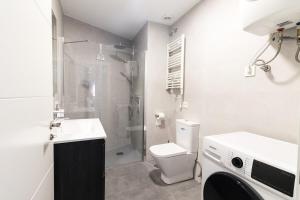 Bathroom sa MyHouseSpain - Piso en centro Gijón a pocos minutos de las playas
