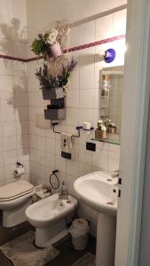 Ванная комната в In centro da Laura, Via Repubblica 49 BI