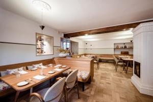 Posedenie v ubytovaní MAYER - Wirtshaus und Dorfhotel