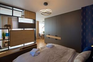 Posteľ alebo postele v izbe v ubytovaní CITY PRESTIGE apartment Trencin