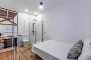 Łóżko lub łóżka w pokoju w obiekcie MyHouseSpain - Moderno apartamento ubicación inmejorable Madrid