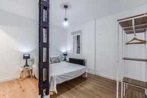 Łóżko lub łóżka w pokoju w obiekcie MyHouseSpain - Moderno apartamento ubicación inmejorable Madrid