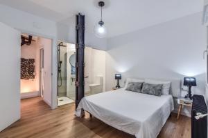 Łóżko lub łóżka w pokoju w obiekcie MyHouseSpain - Moderno apartamento ubicación inmejorable Madrid