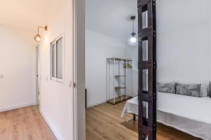 Łóżko lub łóżka w pokoju w obiekcie MyHouseSpain - Moderno apartamento ubicación inmejorable Madrid