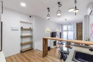 Kuchnia lub aneks kuchenny w obiekcie MyHouseSpain - Moderno apartamento ubicación inmejorable Madrid