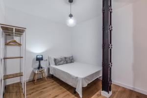 Łóżko lub łóżka w pokoju w obiekcie MyHouseSpain - Moderno apartamento ubicación inmejorable Madrid