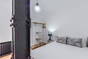 Łóżko lub łóżka w pokoju w obiekcie MyHouseSpain - Moderno apartamento ubicación inmejorable Madrid