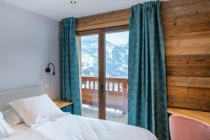 Posteľ alebo postele v izbe v ubytovaní Chalet Les Cochettes + 37 fotografií