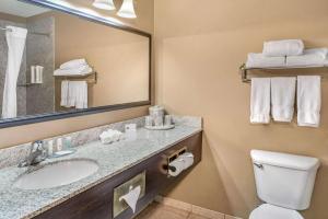Un baño de Clarion Pointe Medford