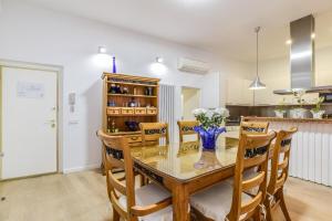 Kuchnia lub aneks kuchenny w obiekcie MyHouseSpain - Apartamento de lujo en Malasaña - MHM