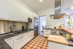 Kuchnia lub aneks kuchenny w obiekcie MyHouseSpain - Apartamento de lujo en Malasaña - MHM