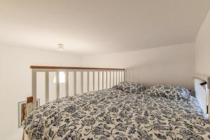 Łóżko lub łóżka w pokoju w obiekcie MyHouseSpain - Apartamento de lujo en Malasaña - MHM