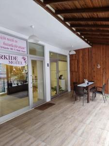 a room with a table and chairs and a dining room at Thermal Orkide Pansiyon in Yalova