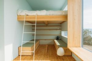 DENIM HOSTEL float客房内的一张或多张双层床