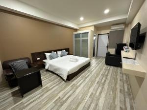 een hotelkamer met een bed en een bank bij Better Life Residence Phuket in Nai Yang Beach